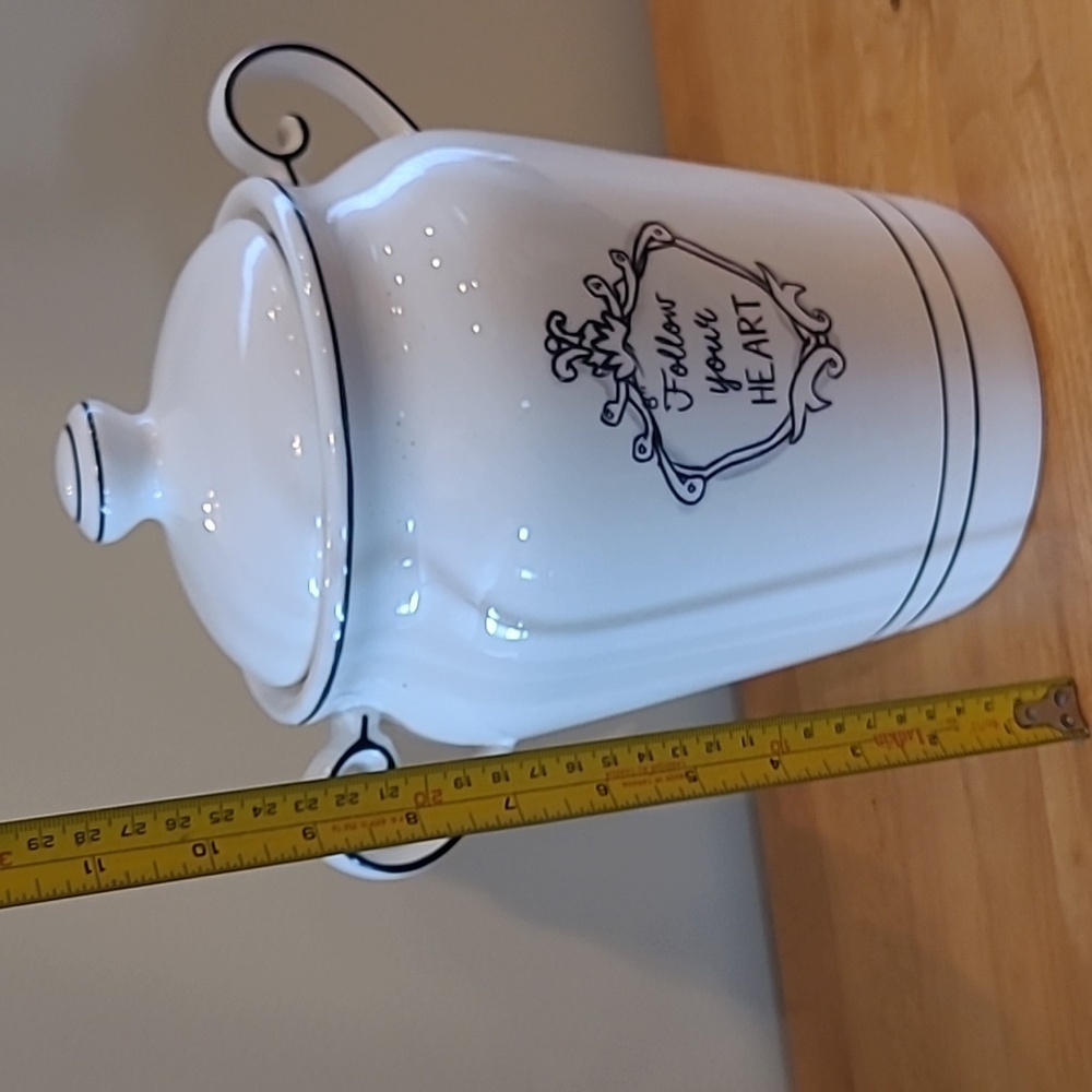 KATIE MANDY 'Follow Your Heart' Lidded Ceramic Canister/Cookie Jar With Handles - Picture 11 of 15